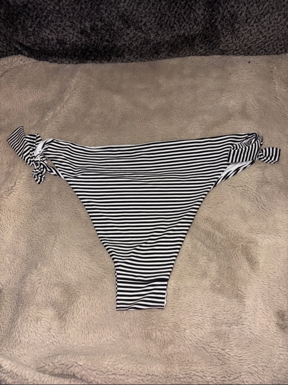 Cabana del Sol Black & White Striped Off Shoulder Tie Bikini Set, XL - Picture 6 of 8